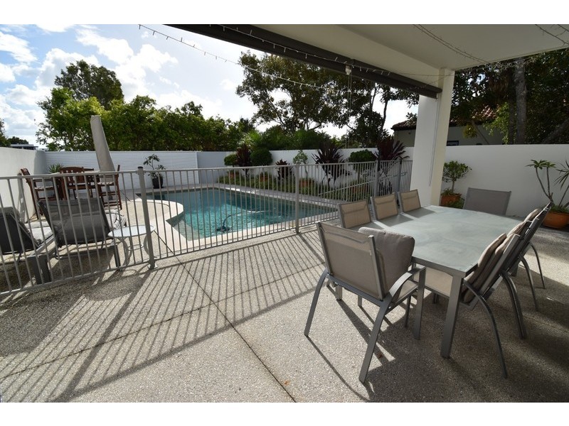 10 Waterside Crt, Noosa Waters QLD 4566