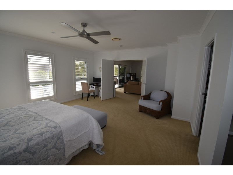 10 Waterside Crt, Noosa Waters QLD 4566