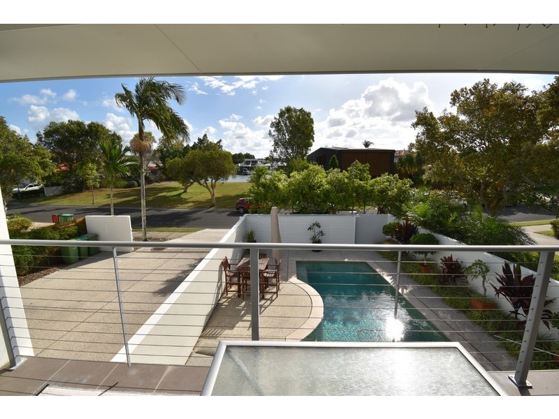 10 Waterside Crt, Noosa Waters QLD 4566