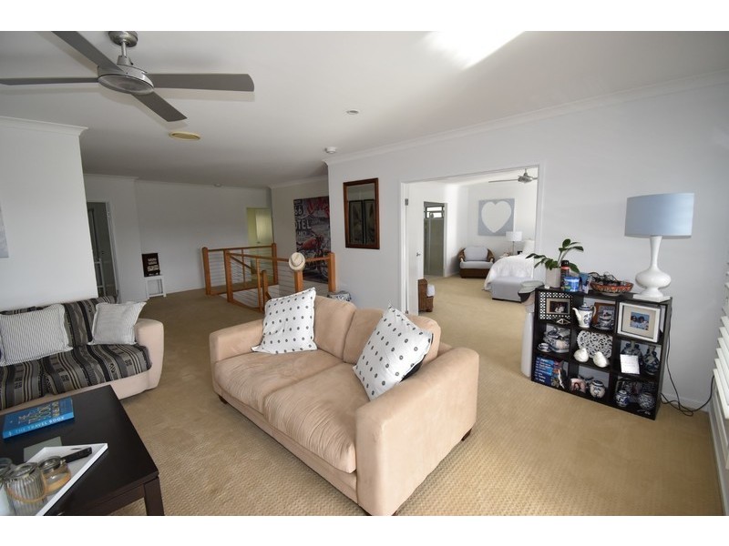 10 Waterside Crt, Noosa Waters QLD 4566