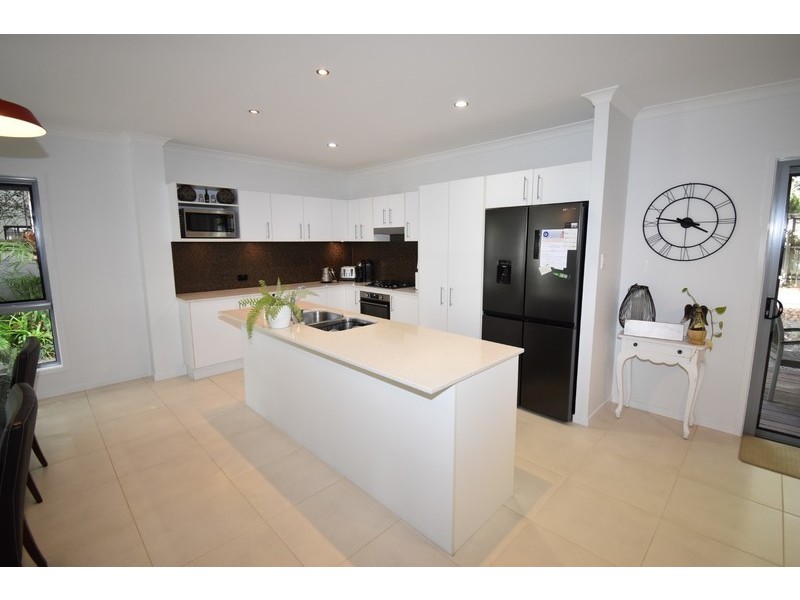 10 Waterside Crt, Noosa Waters QLD 4566