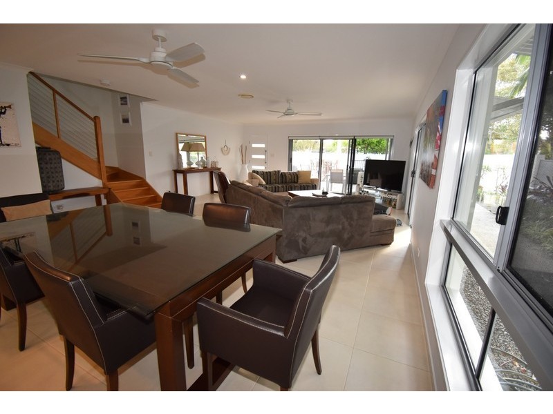 10 Waterside Crt, Noosa Waters QLD 4566