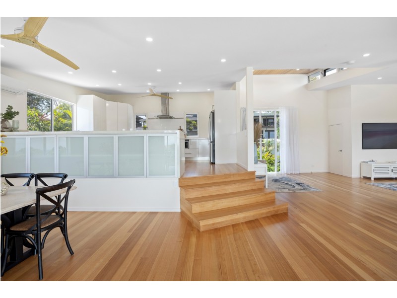 25 Arkana Drive, Noosa Heads QLD 4567