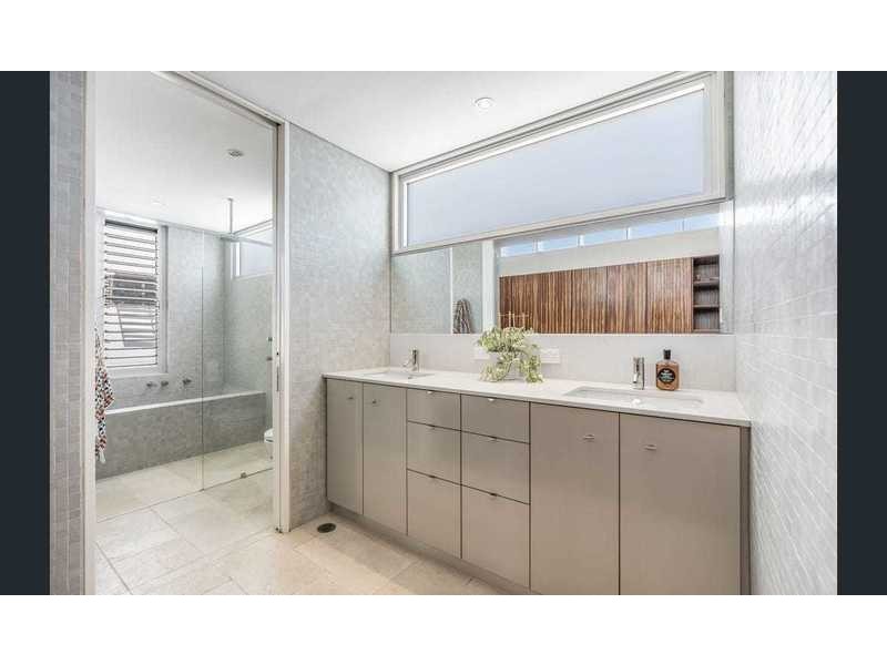 3 Wild Apple Crt, Noosa Heads QLD 4567