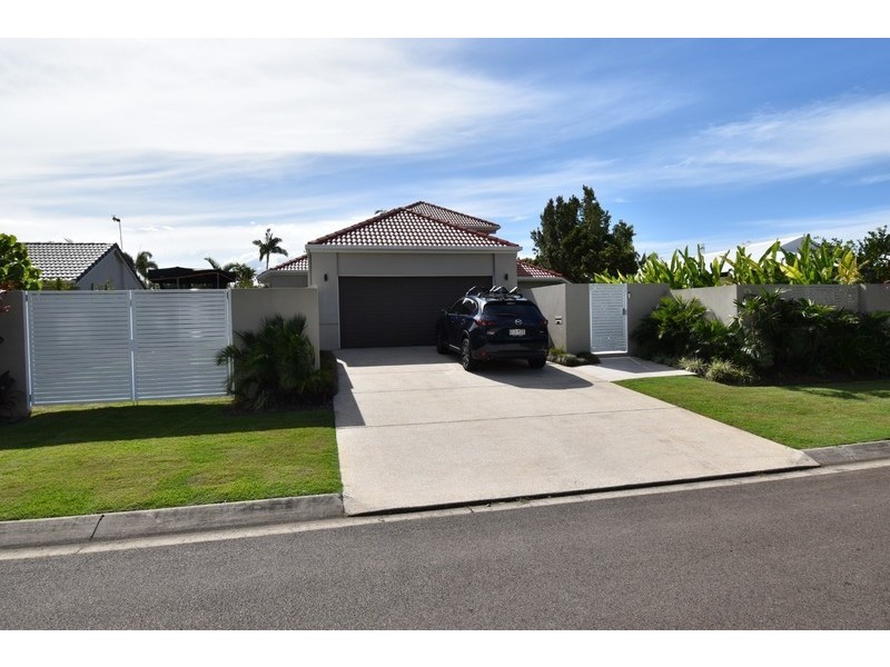 8 Sternlight Street, Noosa Waters QLD 4566