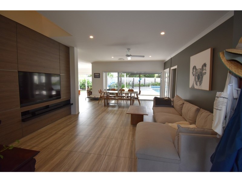 8 Sternlight Street, Noosa Waters QLD 4566