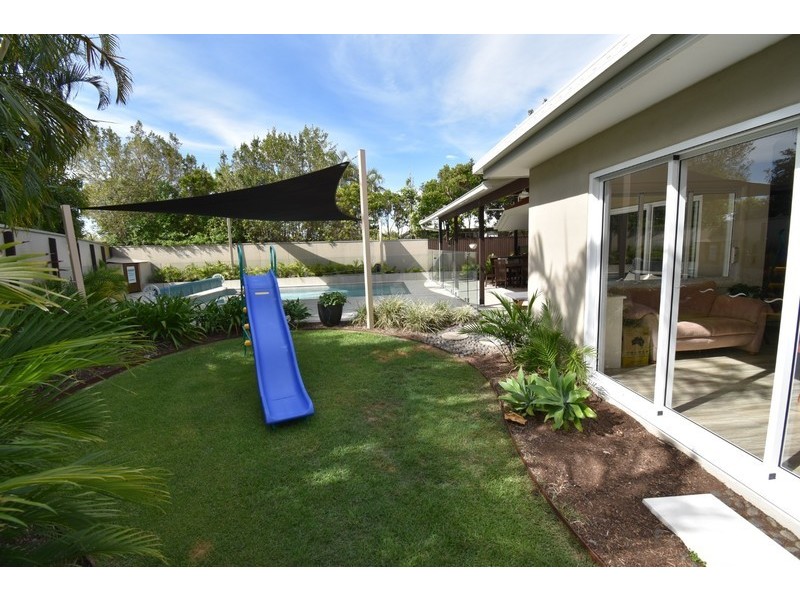 8 Sternlight Street, Noosa Waters QLD 4566