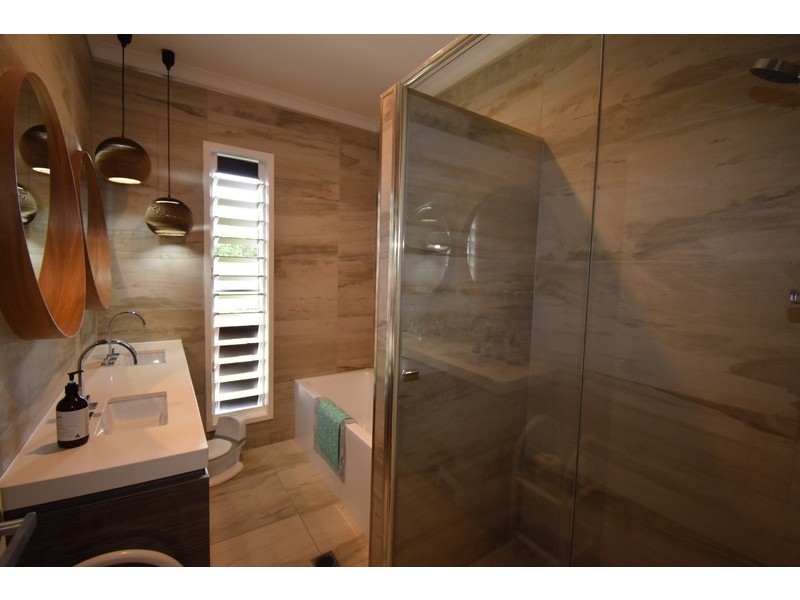 8 Sternlight Street, Noosa Waters QLD 4566