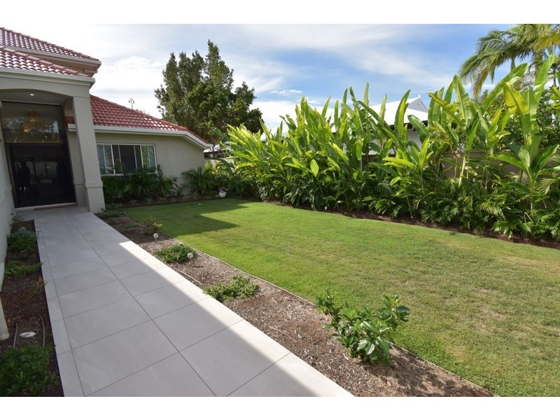 8 Sternlight Street, Noosa Waters QLD 4566