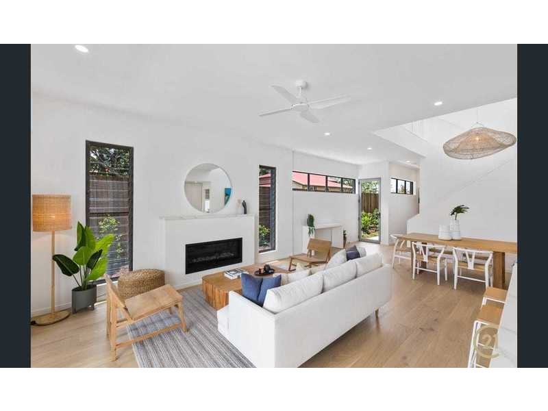 2/239 Weyba Rd, Noosaville QLD 4566