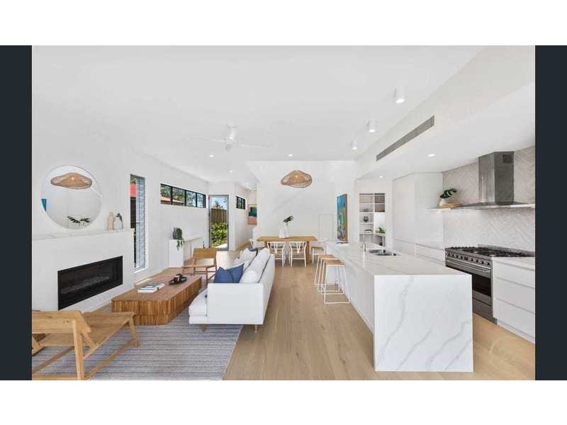 2/239 Weyba Rd, Noosaville QLD 4566