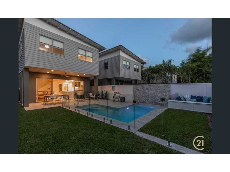 2/239 Weyba Rd, Noosaville QLD 4566