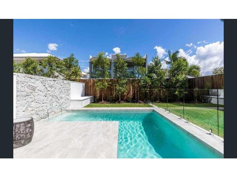 2/239 Weyba Rd, Noosaville QLD 4566