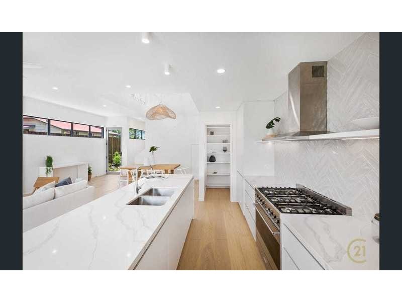 2/239 Weyba Rd, Noosaville QLD 4566