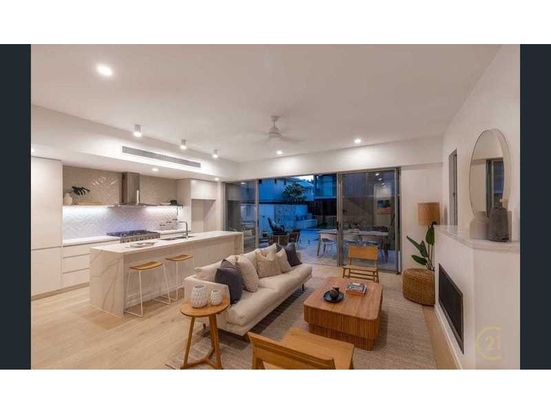 2/239 Weyba Rd, Noosaville QLD 4566