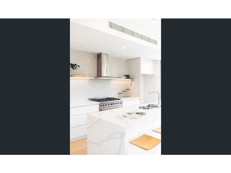 2/239 Weyba Rd, Noosaville QLD 4566