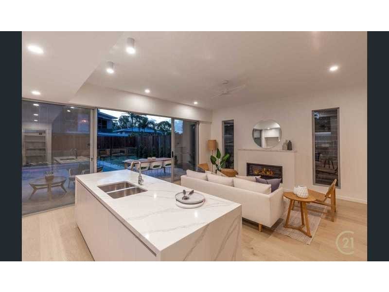 2/239 Weyba Rd, Noosaville QLD 4566