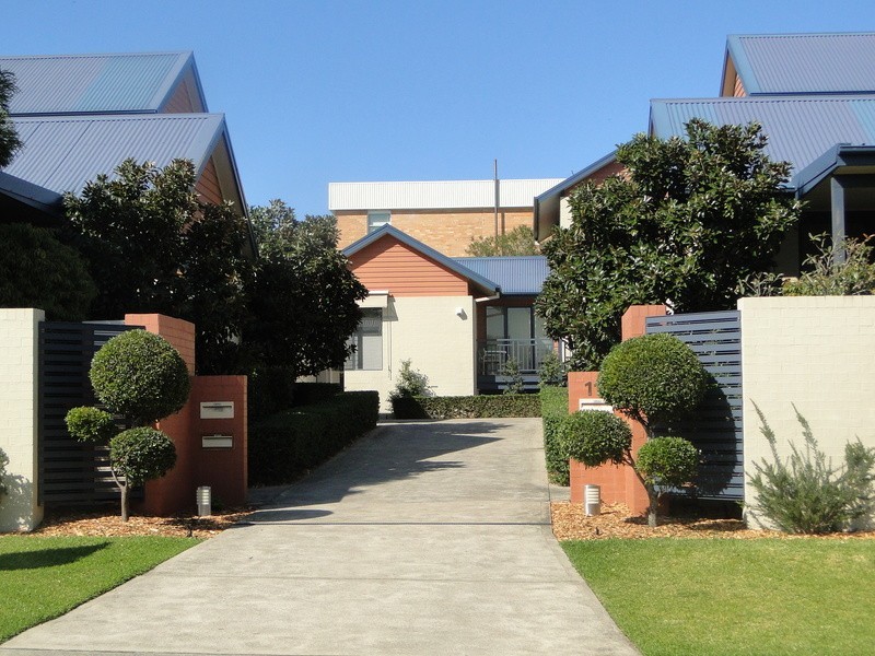 2/11 Dalton Street, Nelson Bay NSW 2315