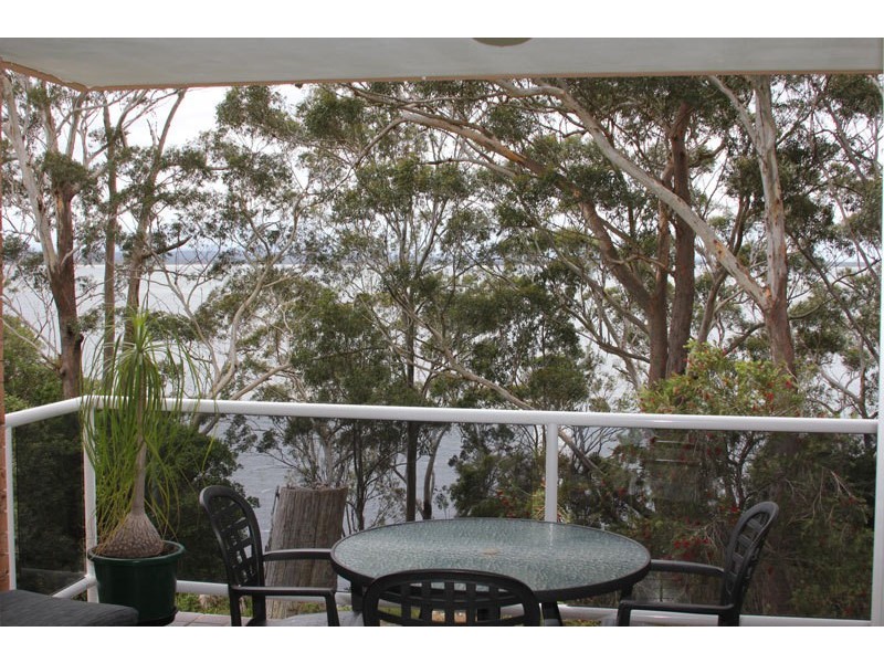 1/2 Thurlow Avenue, Nelson Bay NSW 2315