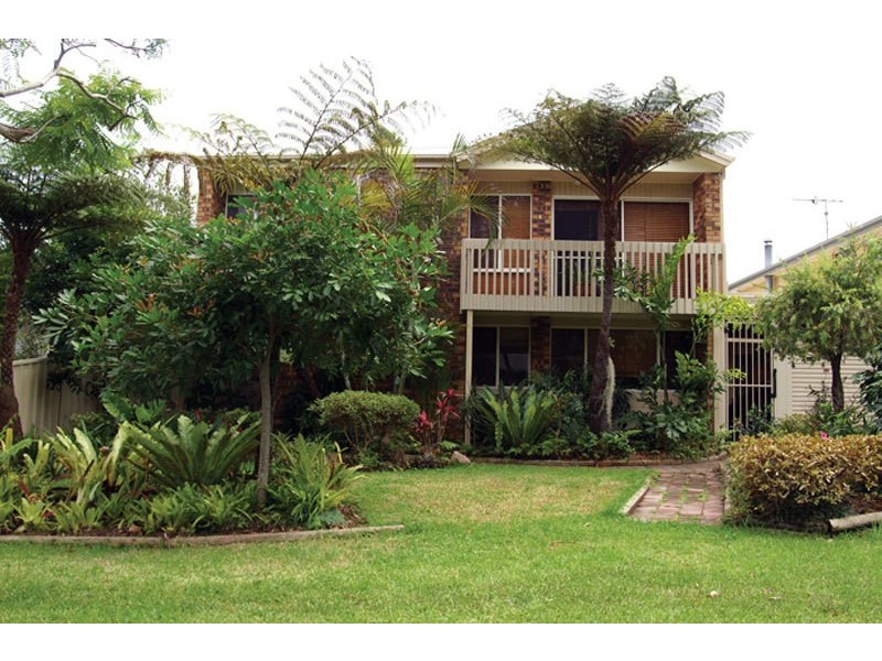 8 Kent Gardens, Soldiers Point NSW 2317