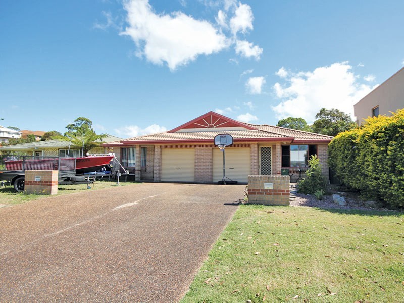 1/4 Redman Place, Soldiers Point NSW 2317