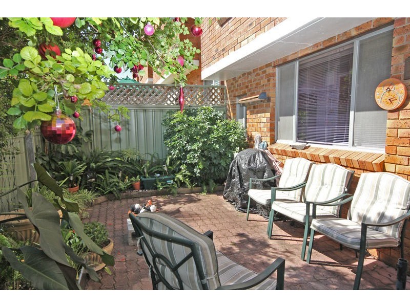 2/4 Messines Street, Shoal Bay NSW 2315