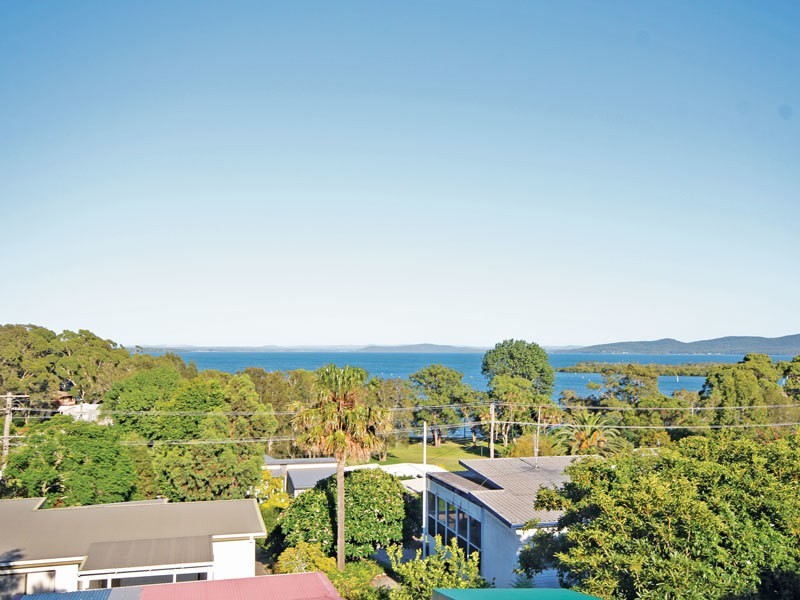 8 Lyndel Close, Soldiers Point NSW 2317