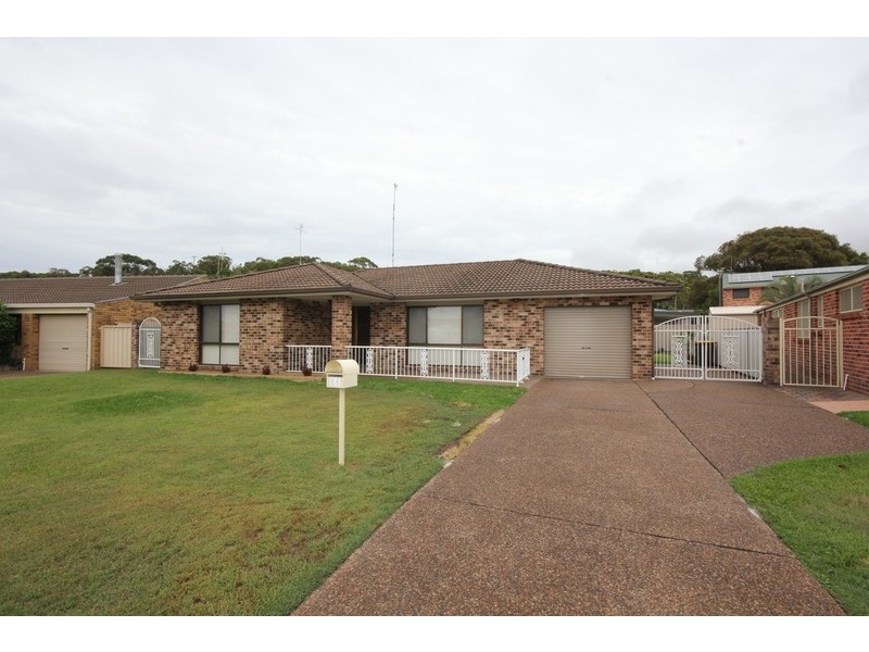 33 Shoreline Drive, Fingal Bay NSW 2315