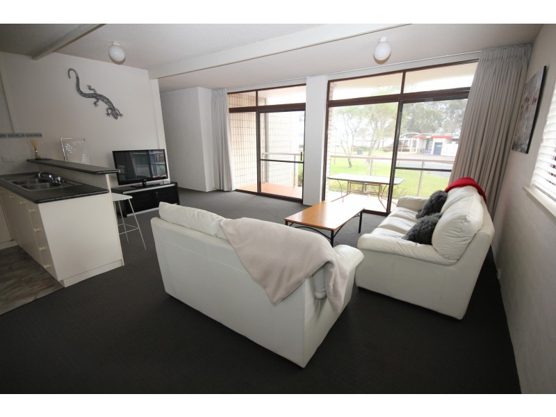 2/8-10 Columbia Close, Nelson Bay NSW 2315