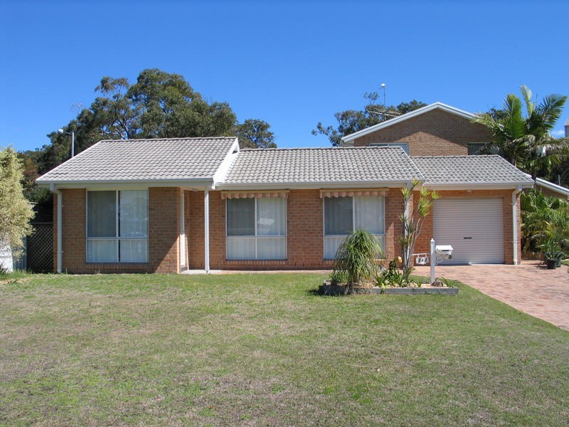 3 Redman Place, Soldiers Point NSW 2317