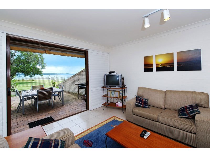 2/4 Cromarty Road, Soldiers Point NSW 2317