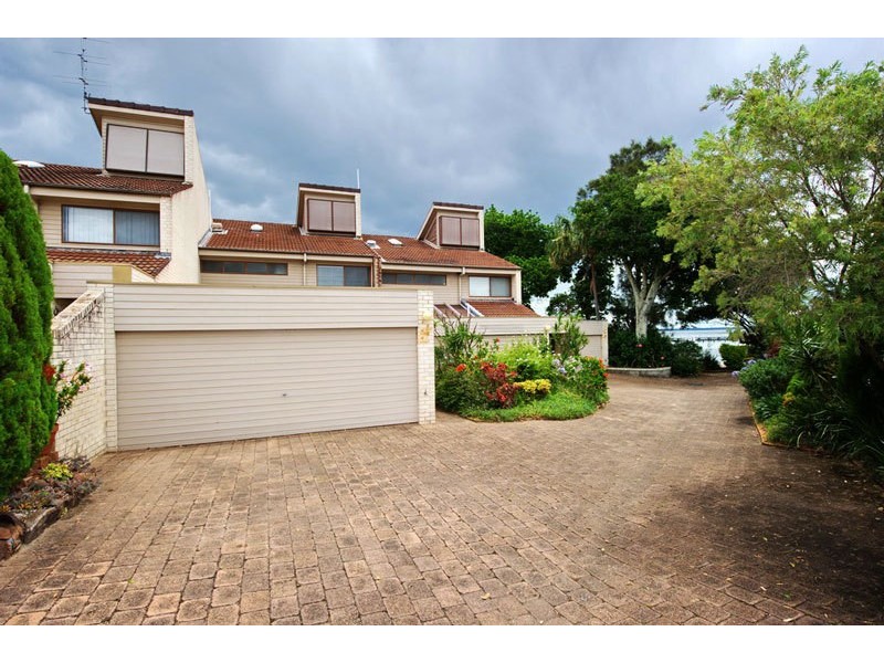 2/4 Cromarty Road, Soldiers Point NSW 2317