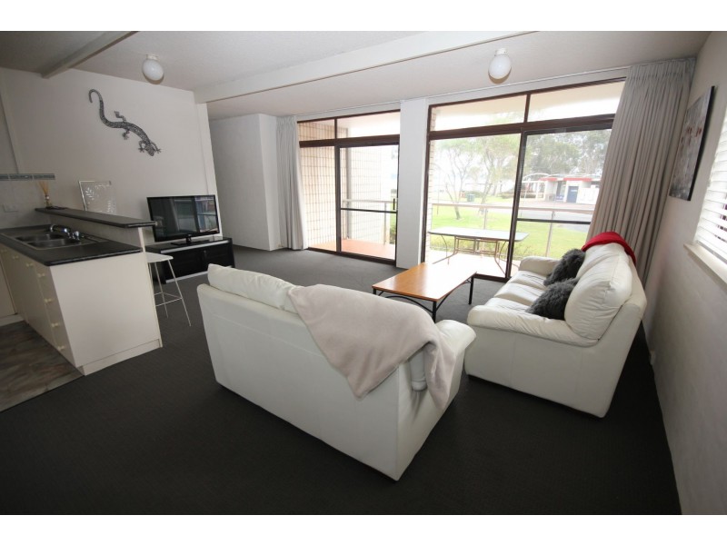 2/8-10 Columbia Close, Nelson Bay NSW 2315