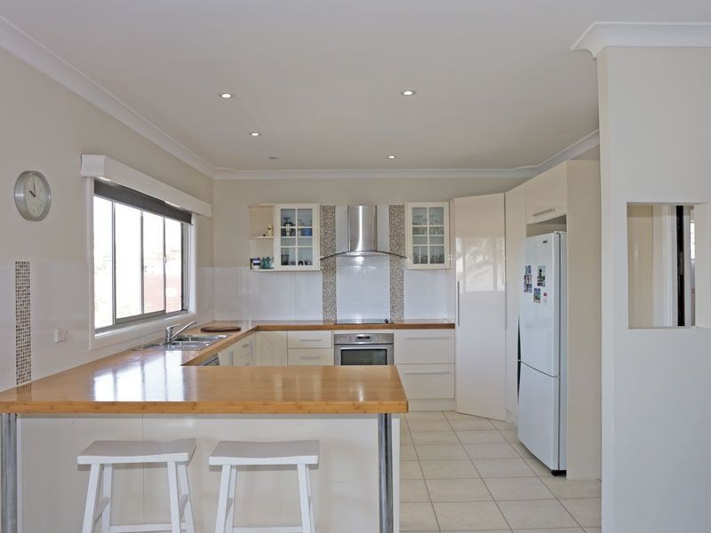 2 Richardson Avenue, Boat Harbour NSW 2316