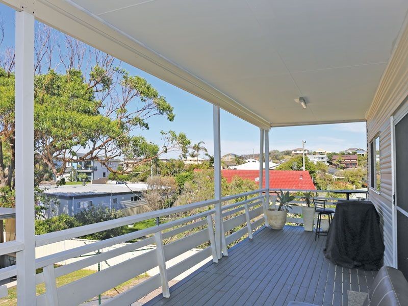 2 Richardson Avenue, Boat Harbour NSW 2316
