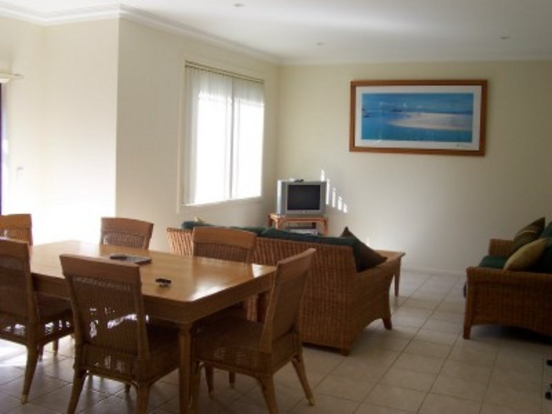 2/11a Christmas Bush Avenue, Nelson Bay NSW 2315