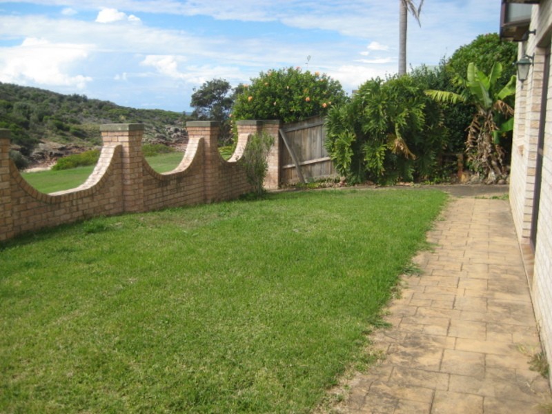 5 Ocean Street, Fishermans Bay NSW 2316