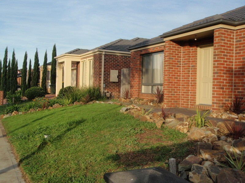 12  Neddletail crs, South Morang VIC 3752