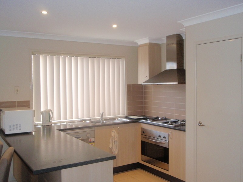 12  Neddletail crs, South Morang VIC 3752