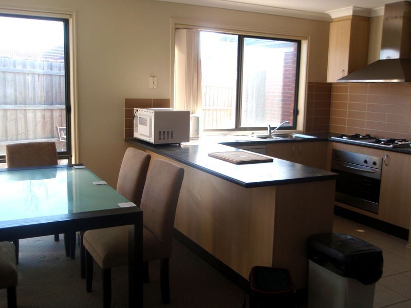 12  Neddletail crs, South Morang VIC 3752