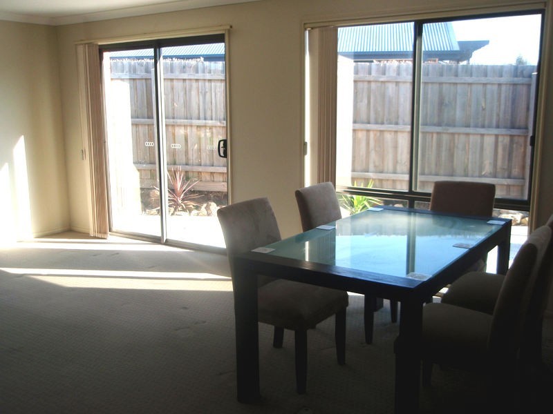 12  Neddletail crs, South Morang VIC 3752