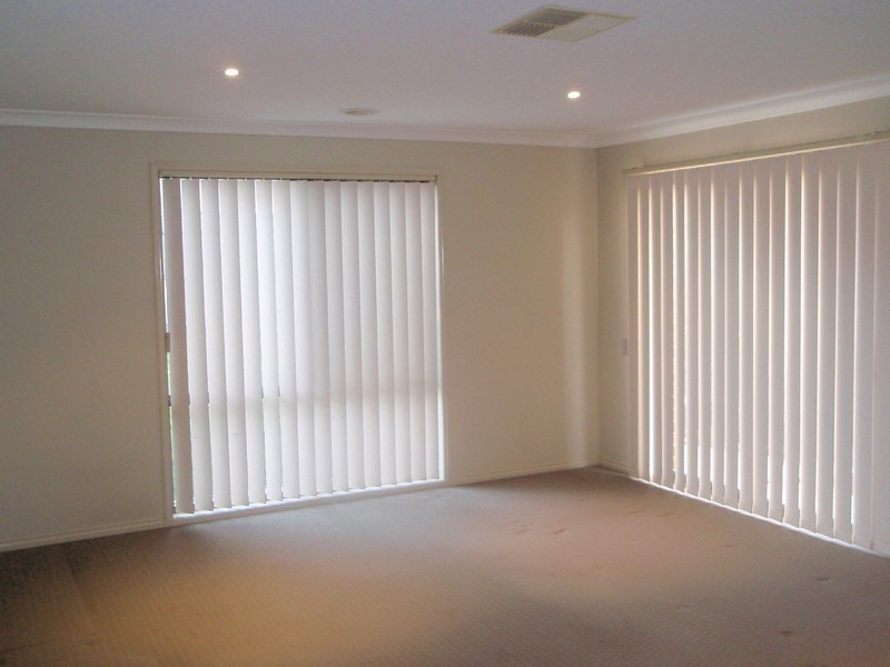 12  Neddletail crs, South Morang VIC 3752