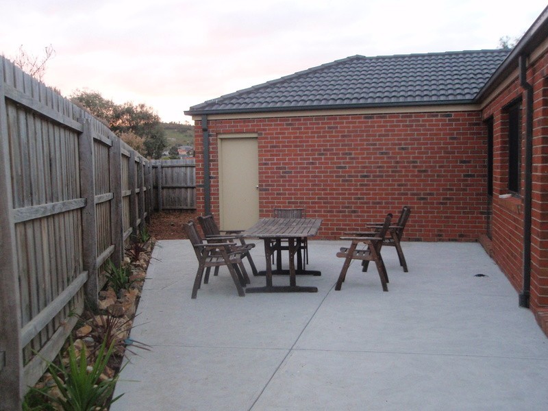 12  Neddletail crs, South Morang VIC 3752