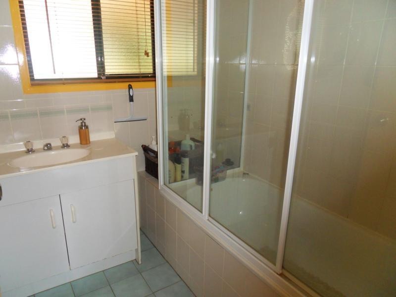 9 Winslow Ct, Hillcrest QLD 4118