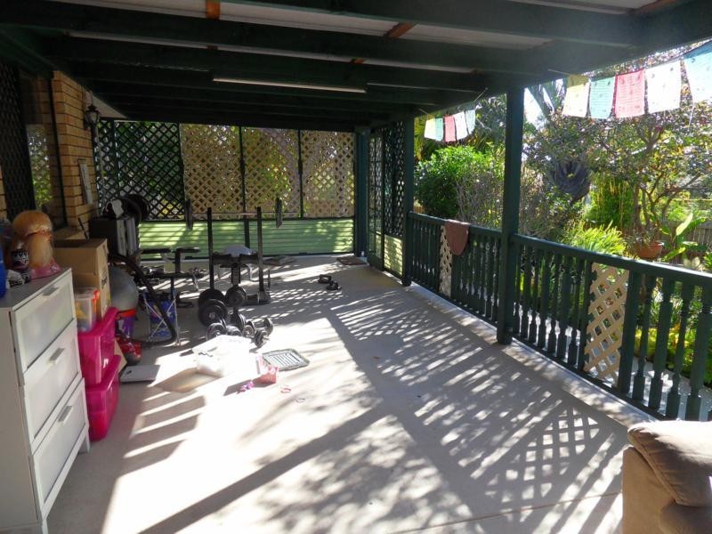 9 Winslow Ct, Hillcrest QLD 4118