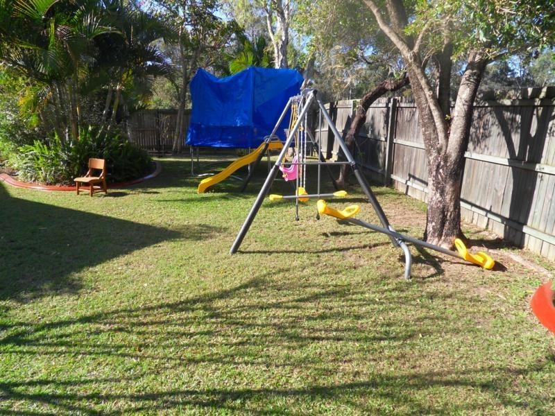 9 Winslow Ct, Hillcrest QLD 4118