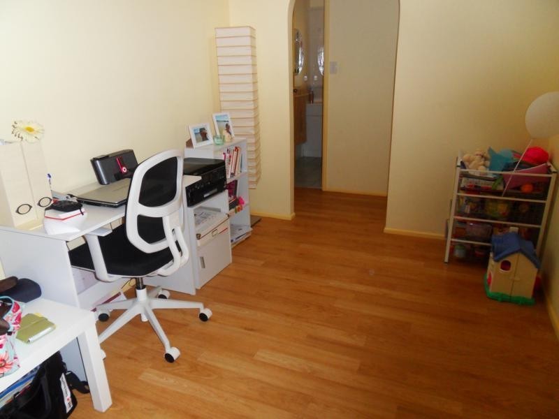 9 Winslow Ct, Hillcrest QLD 4118