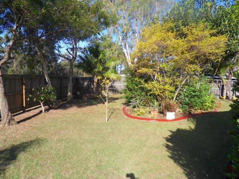 9 Winslow Ct, Hillcrest QLD 4118