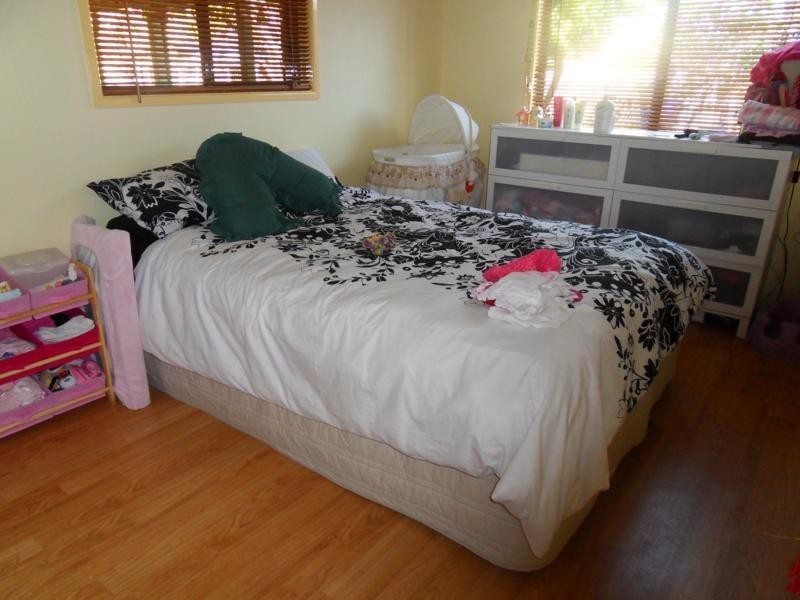 9 Winslow Ct, Hillcrest QLD 4118