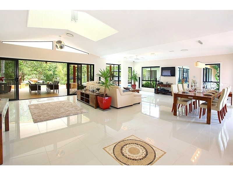 63 Bonogin Rd, Mudgeeraba QLD 4213